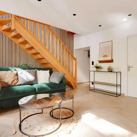 Republique - Cozy 6p L001 *