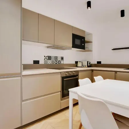 Republique - Cozy 6p L001